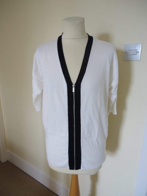 EPISODE WHITE AND NAVY ZIPPED CARDIGAN