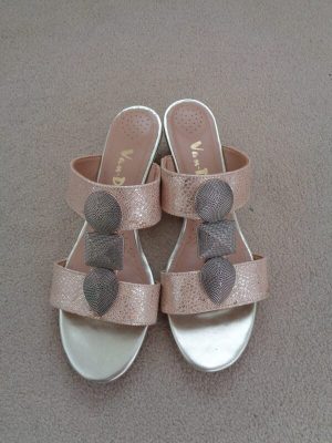 VAN DAL BRAND NEW ROSE GOLD STRAPPY WEDGES WITH METAL FEATURES