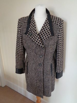 RIANI BLACK AND BROWN MULTI TWEED JACKET/COAT WITH LEATHER EFFECT TRIM
