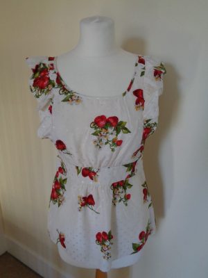 JUICY COUTURE CREAM AND MULTI FLORAL PRINT SLEEVELESS SILK TOP