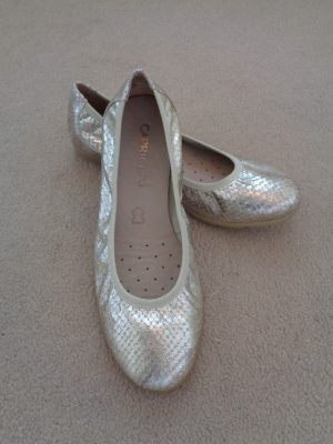 CAPRICE BRAND NEW GOLD SNAKESKIN EFFECT PUMPS