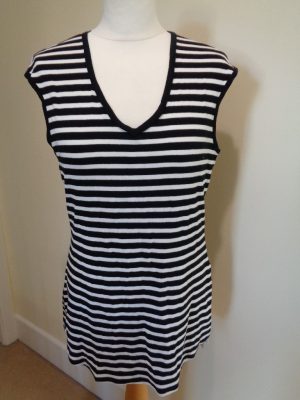 MARC CAIN BRAND NEW BLACK AND WHITE STRIPED CAP SLEEVE TOP WITH ZIP DETAIL