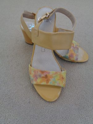 CAPRICE YELLOW FLORAL PRINT LEATHER STRAPPY SANDALS