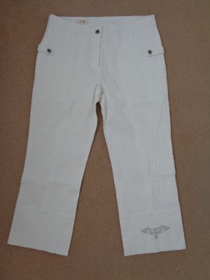 LAUREL WHITE CROPPED JEANS WITH SILVER EMBROIDERY DETAIL – SIZE 14
