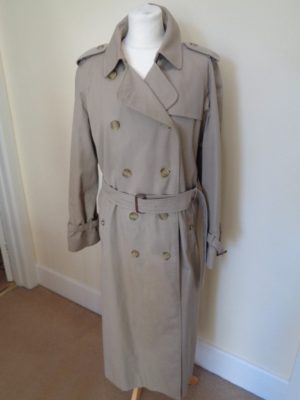 BURBERRY CLASSIC BEIGE LONG BELTED TRENCH COAT