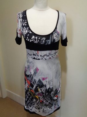 SAVE THE QUEEN BLACK AND WHITE PRINT SHORT SLEEVE DRESS