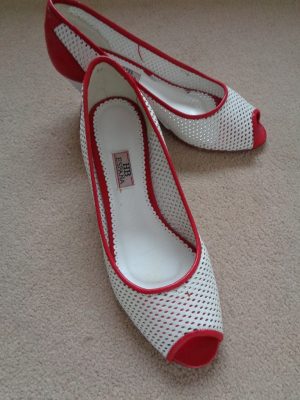 HB ESPANA WHITE AND RED CUT OUT LEATHER WEDGES