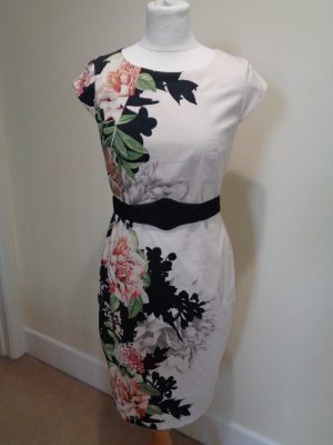 PHASE EIGHT CREAM AND MULTI FLORAL PRINT BELTED CAP SLEEVE DRESS