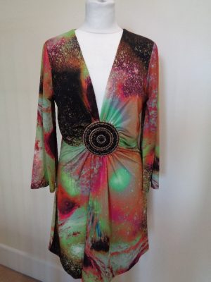 FOREVER UNIQUE MULTI COLOURED TUNIC WITH LARGE METAL AND BEAD FEATURE